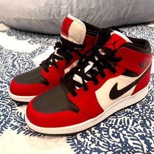 Jordan 1 mid